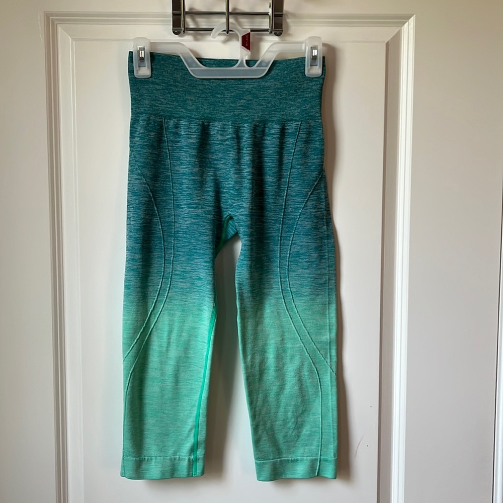 Running Girl ombré capri leggings